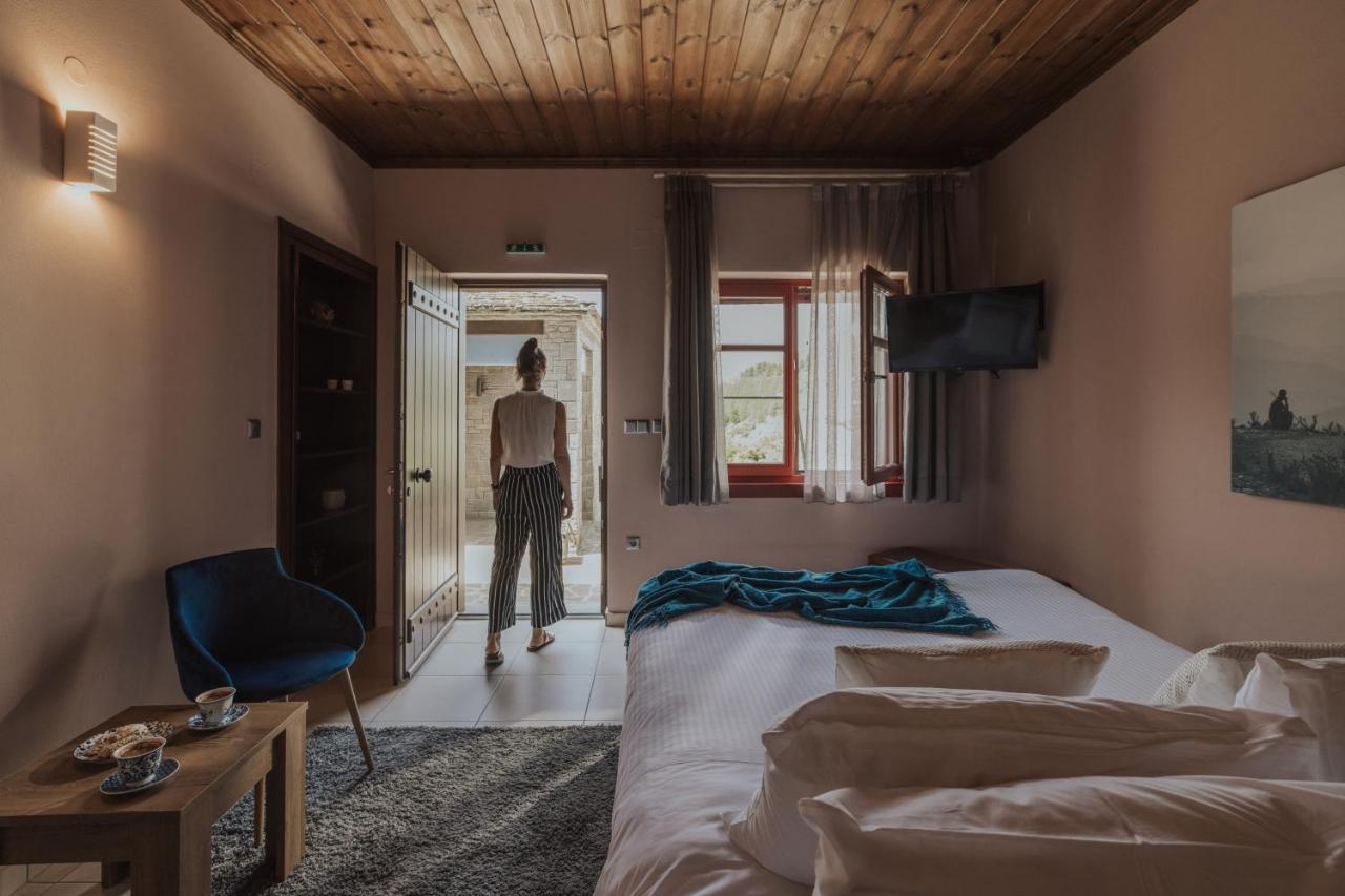 Rouista Tzoumerka Resort Vourgareli الغرفة الصورة