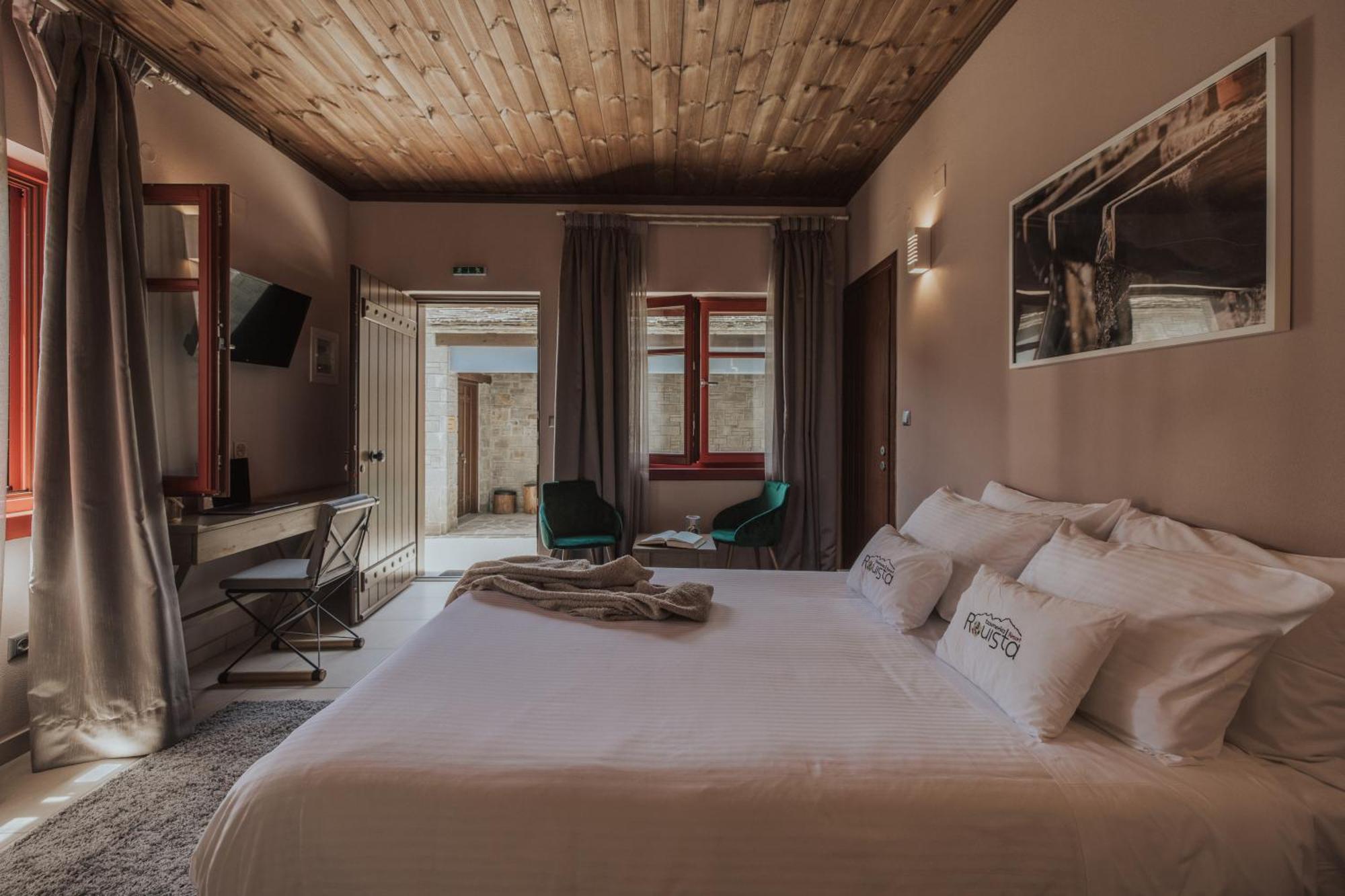 Rouista Tzoumerka Resort Vourgareli الغرفة الصورة