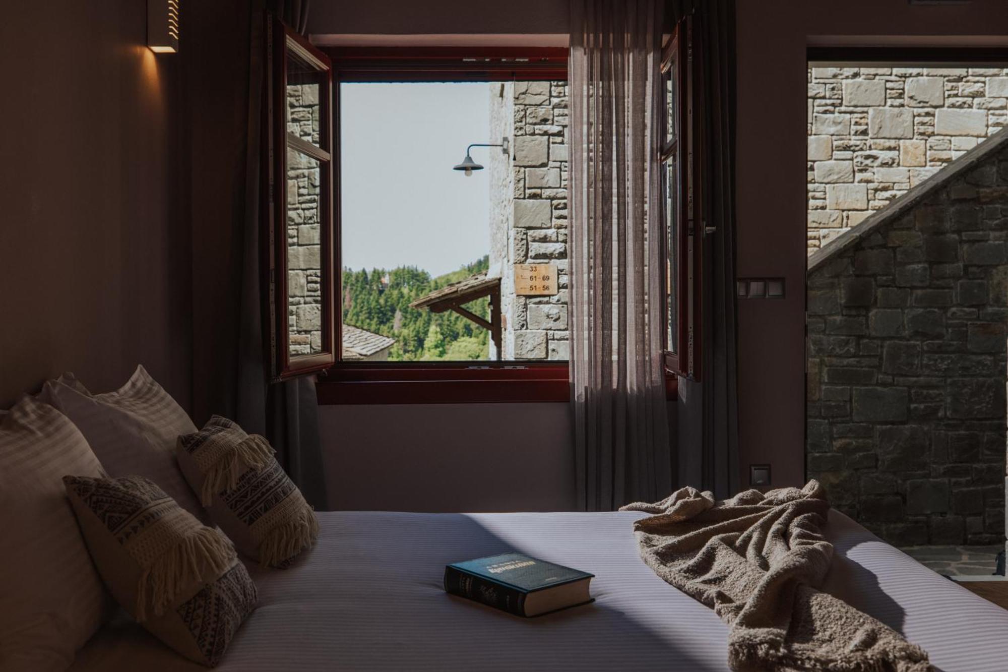 Rouista Tzoumerka Resort Vourgareli الغرفة الصورة